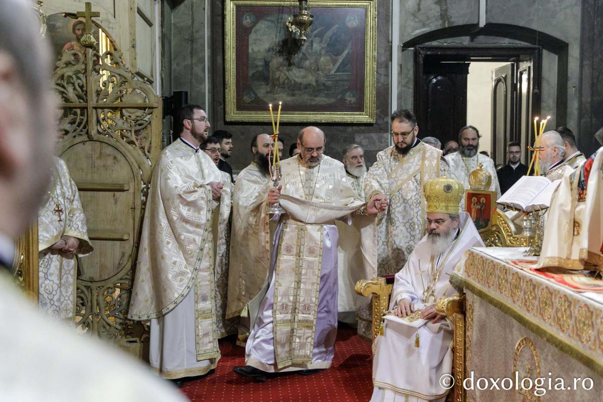 Liturghie arhierească la Catedrala Mitropolitană din Iași  în cinstea Sfinților Trei Ierarhi / Foto: pr. Silviu Cluci